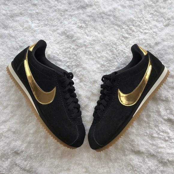 NEW Nike Classic Cortez SE - **Various Sizes** - Picture 2 of 5